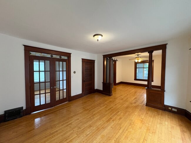 Living room - 220 Penn Ave S