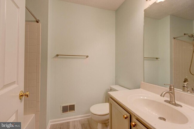 Building Photo - 7925 Carriage Dr
