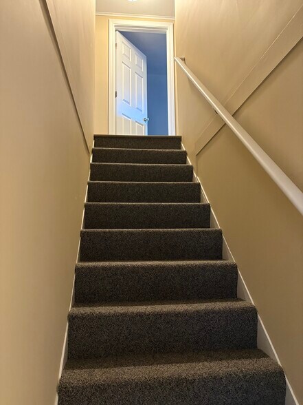 Building Photo - 261 Shaker Rd