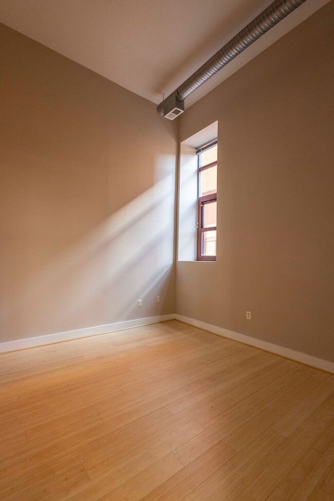 Building Photo - Cozy 1Bed/1Bath with Loft in Downtown Balt...