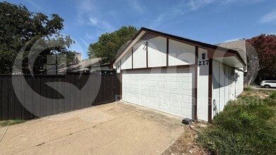Building Photo - 217 Creekside Ln