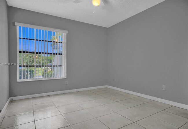 Building Photo - 11054 SW 136th Ct