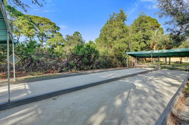 Building Photo - 118 NW Pleasant Grove Way