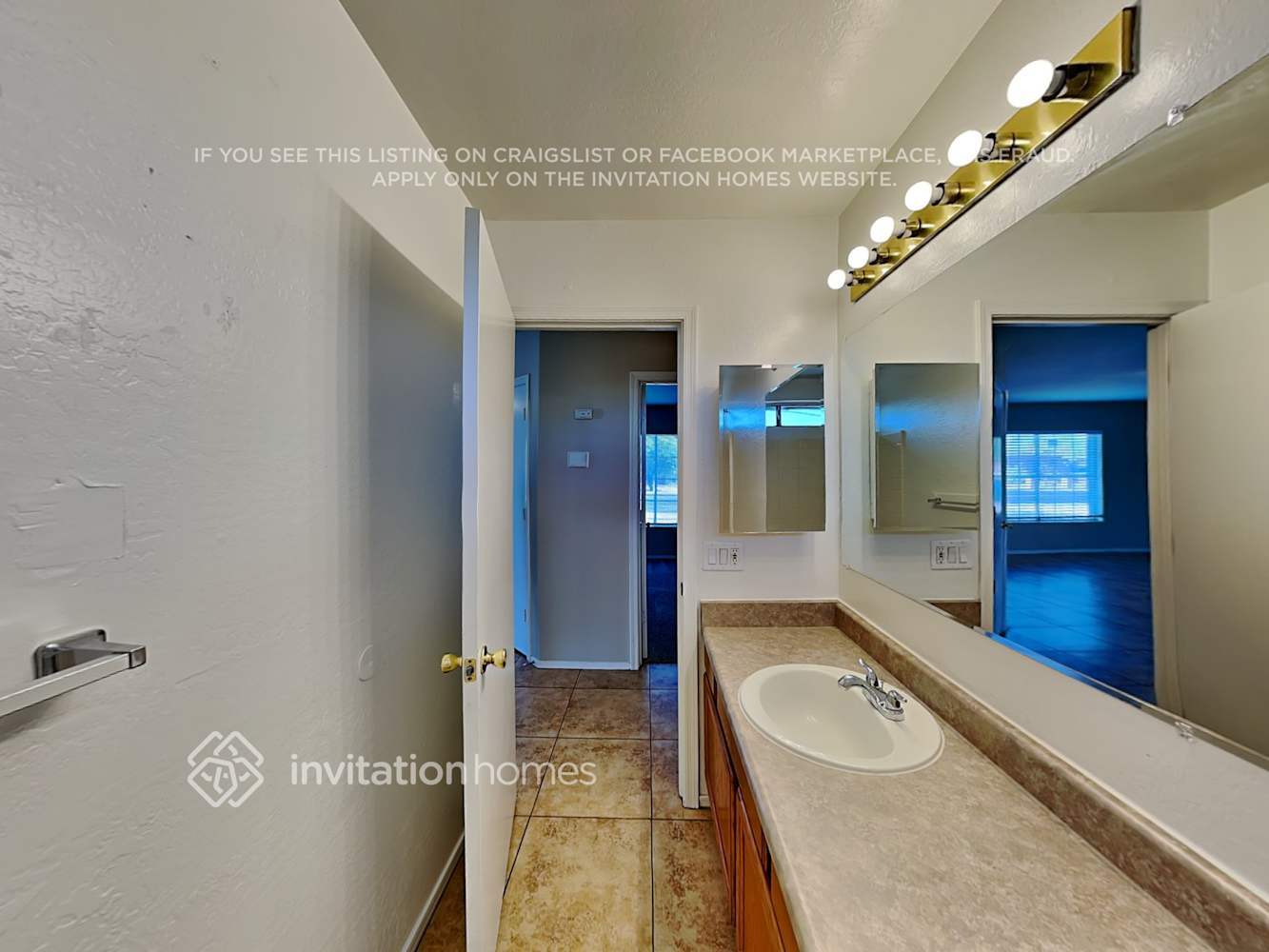 Building Photo - 3735 W Sunland Ave