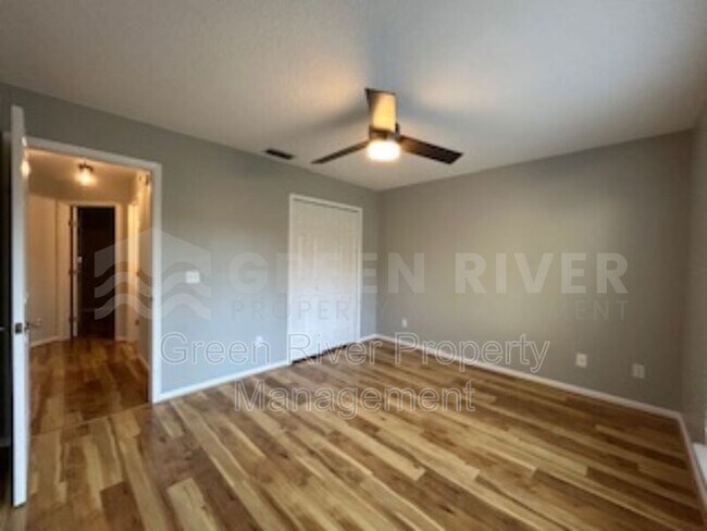 Building Photo - 1559 Lakeway Dr