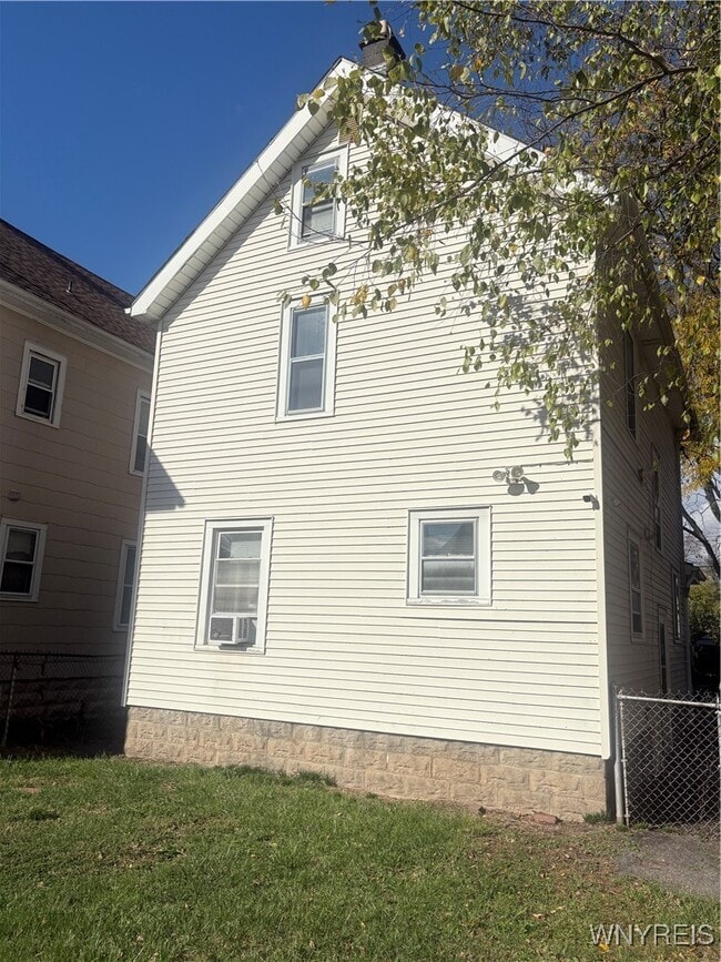 Building Photo - 2239 Willow Ave