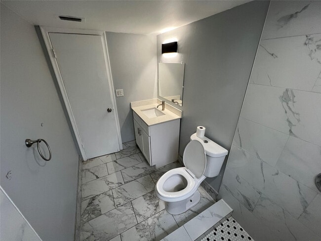 Building Photo - 6840 Pembroke Rd