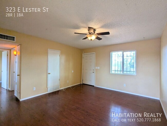 Building Photo - 2Bed/1Bath University Area, Triplex at Sug...