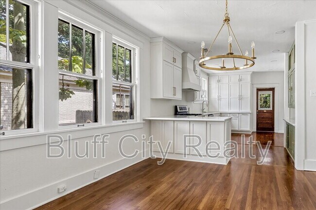 Building Photo - 394 S Prescott St