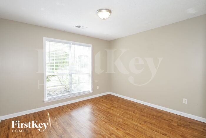 Building Photo - 10166 Green Moss Dr N