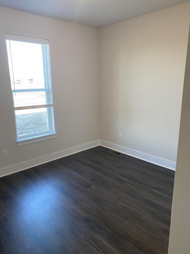 Building Photo - W218N16046 Tiger Lily Dr