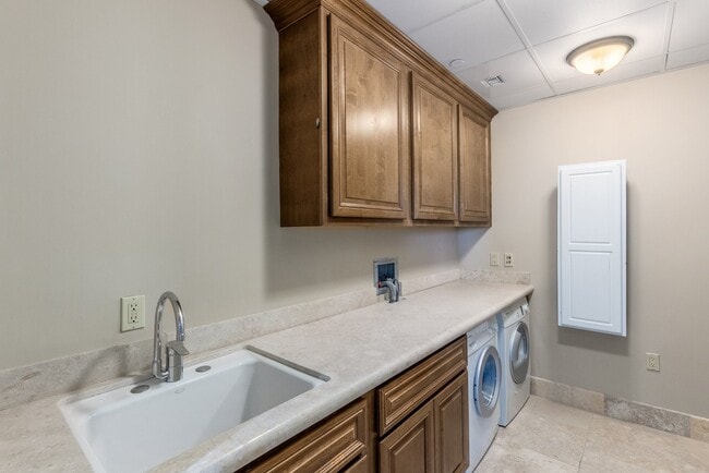 Building Photo - 9103 Alta Dr