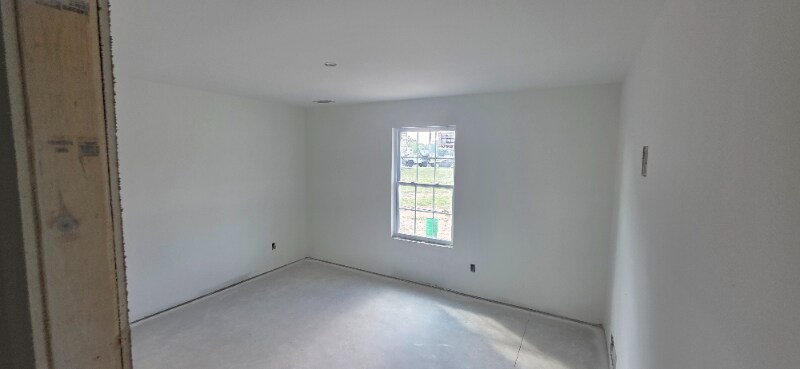 Building Photo - 2975 E Valley Rd