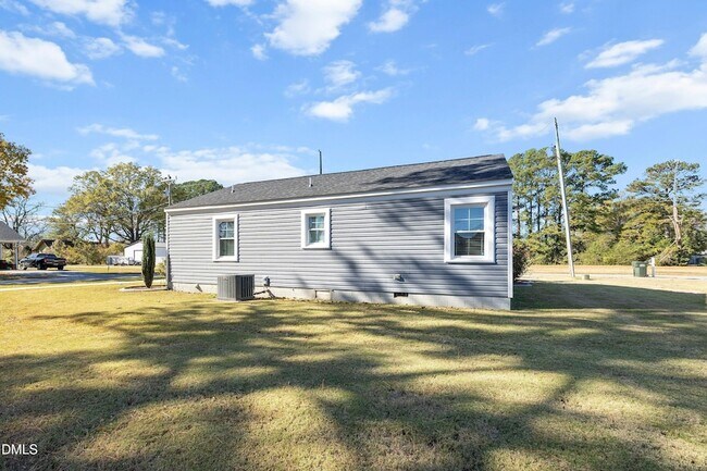 Building Photo - 209 S Walnut St