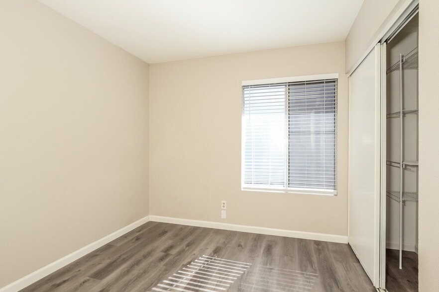 Building Photo - 1314 W Rockwell Dr