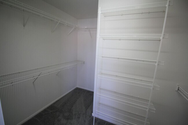 Building Photo - Fantastic 3bed/2.5 bath in Southwest ready for immediate move-in!