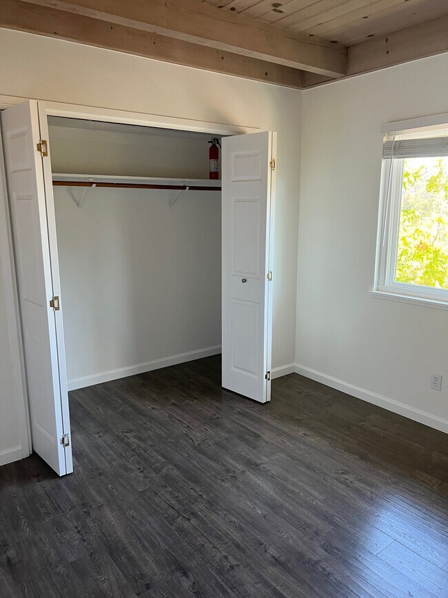 Building Photo - 28 La Vista Way