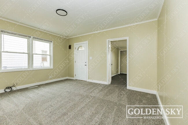 Building Photo - 628 W Memorial Dr