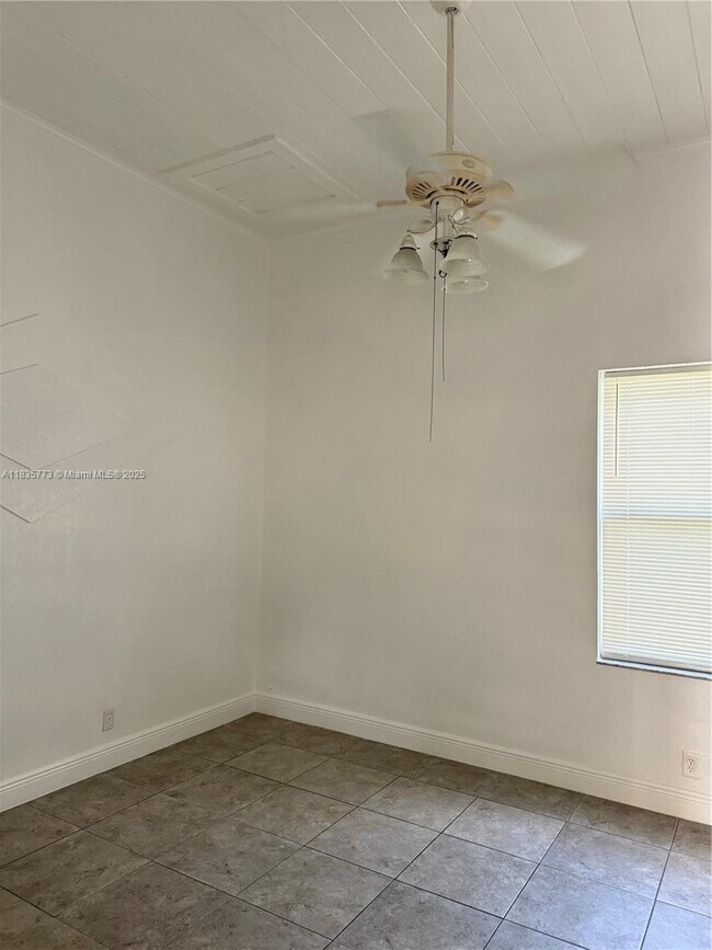 Building Photo - 410 N 58th Ave