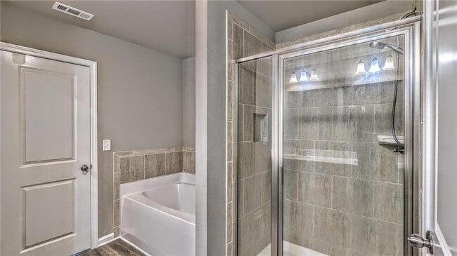 Building Photo - 3668 Acorn Dr