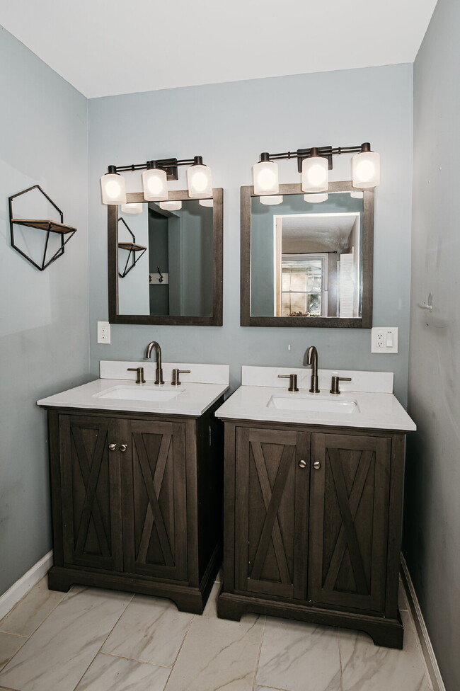 Building Photo - 3-Bedroom with 2 Full Baths Home in Charleston – Spacious 1,752 Sq