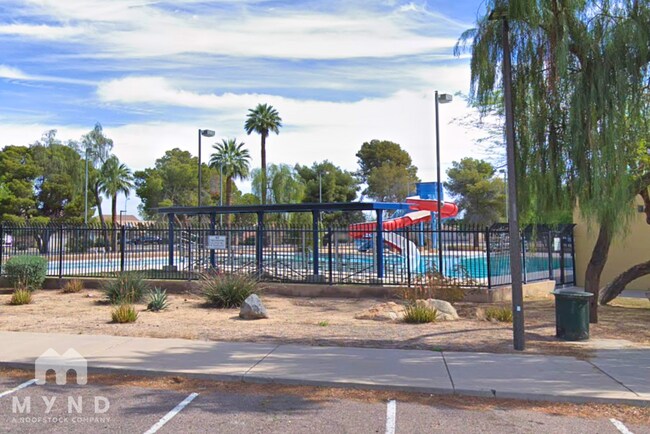 Building Photo - 1818 W Pollack St