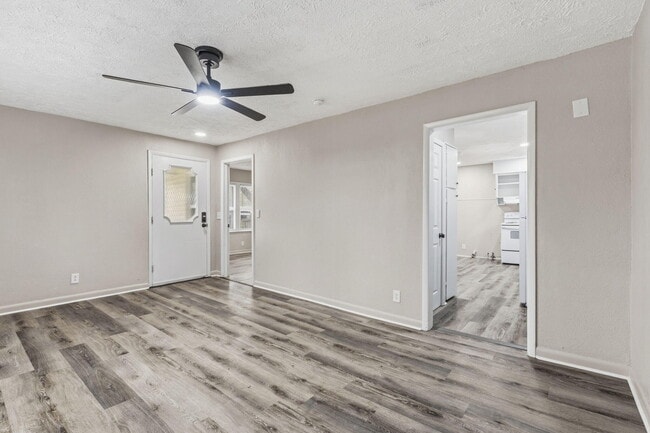 Building Photo - 2822 E Cherry St