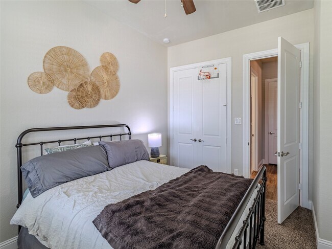 Building Photo - 10923 Texas Rose Dr