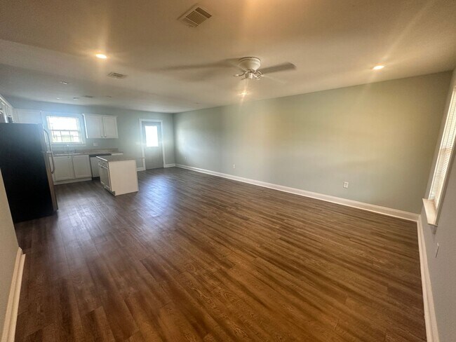 Building Photo - 2 Bedroom 1 Bath  Duplex in Hahira