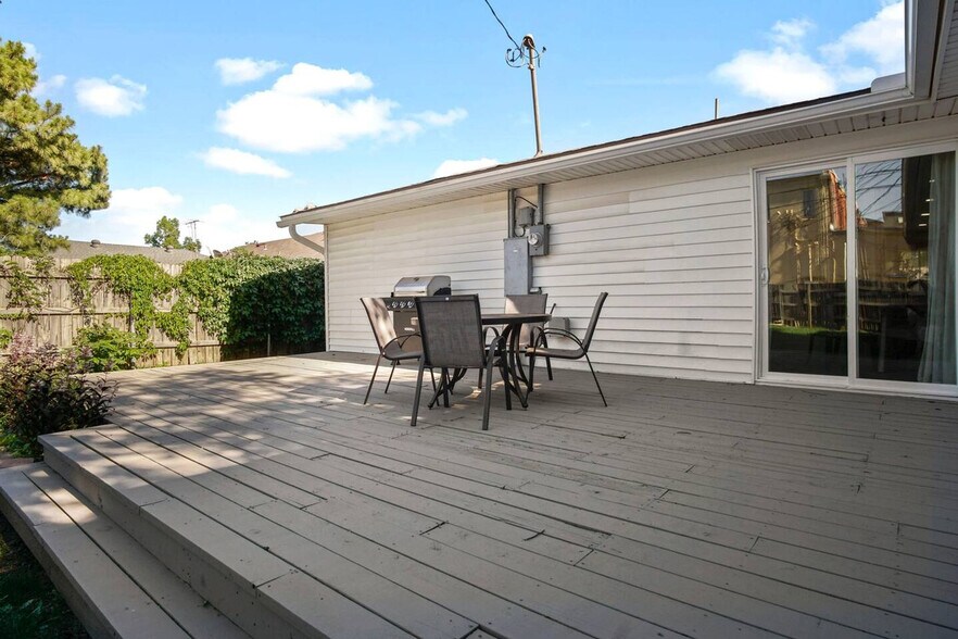Building Photo - 2809 Pembroke Terrace