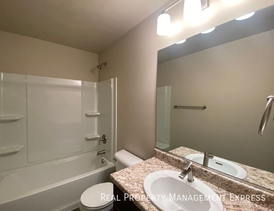 Building Photo - 5822 S Whisper Creek Pl