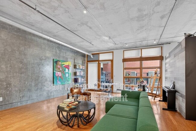 Building Photo - 877 Island Ave