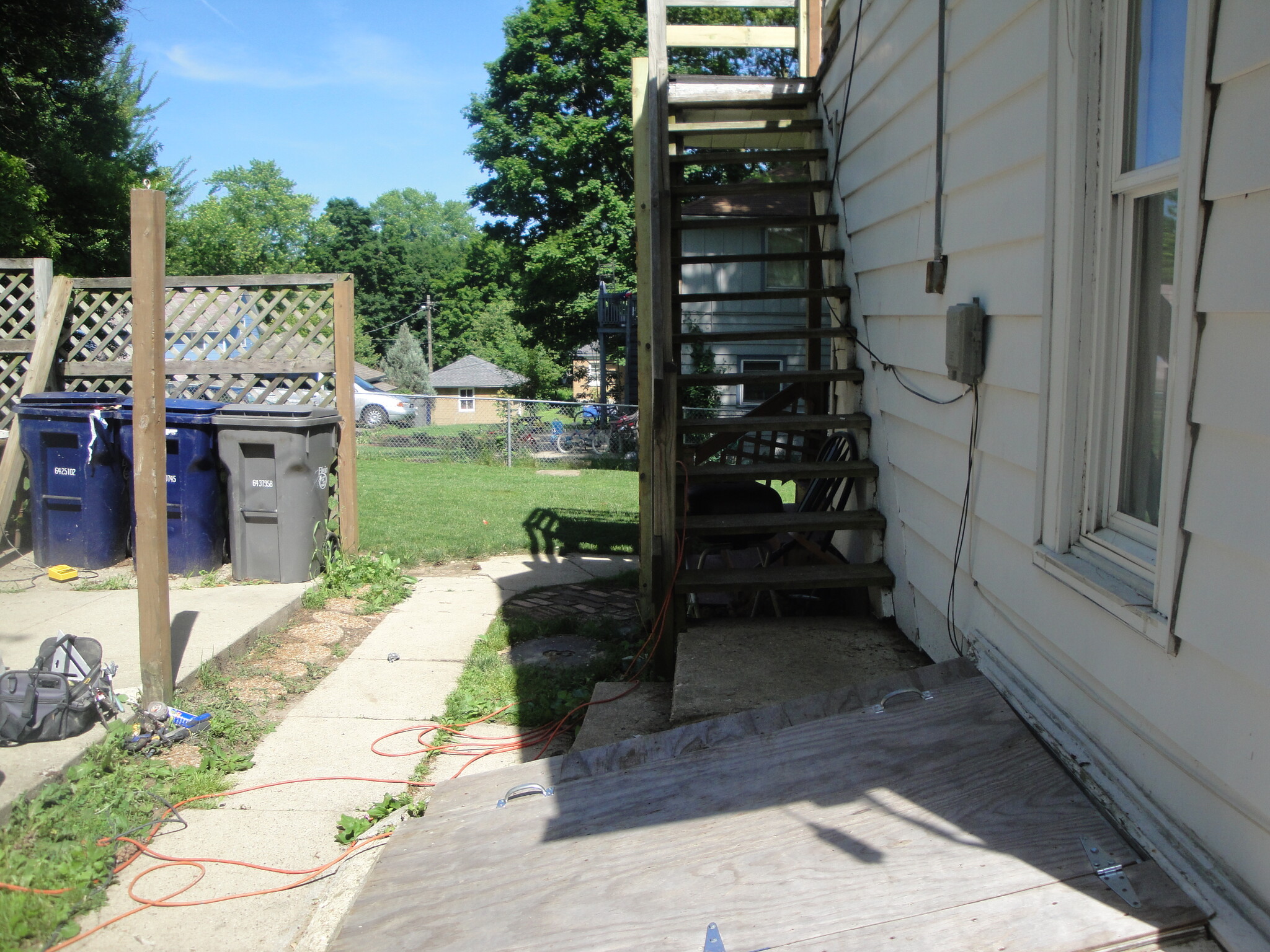outdoor stairs - 520 Lawrence Ave