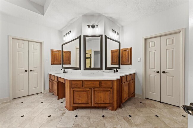 Building Photo - 3 N Beech Springs Cir