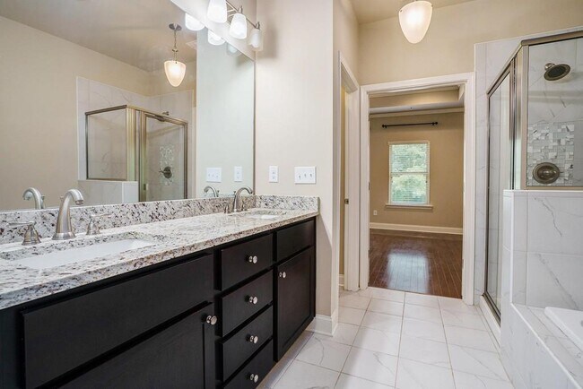 Building Photo - 612 Luckett Ct