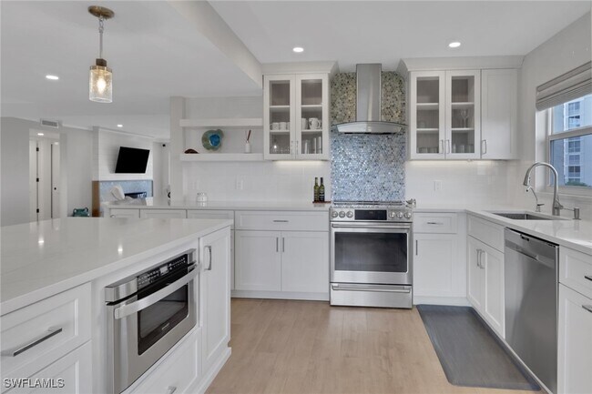 Building Photo - 12945 Vanderbilt Dr