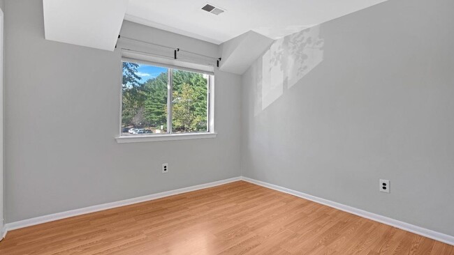 Building Photo - 1090 Schmidt Ln
