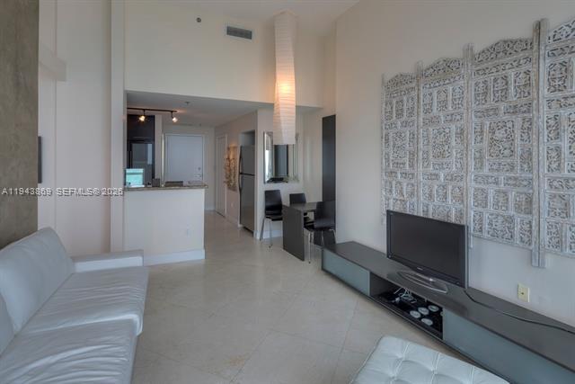 Building Photo - 6515 Collins Ave