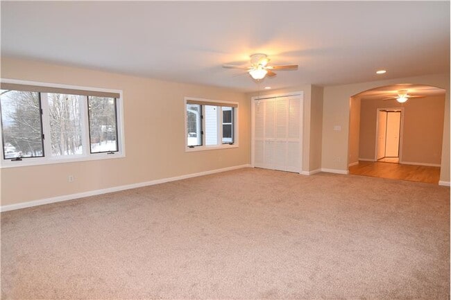 Building Photo - 19 Rustic Dr