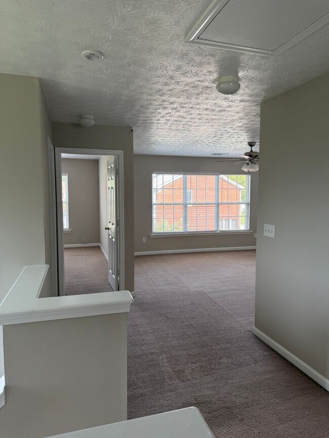 Building Photo - 6262 Shoreview Cir