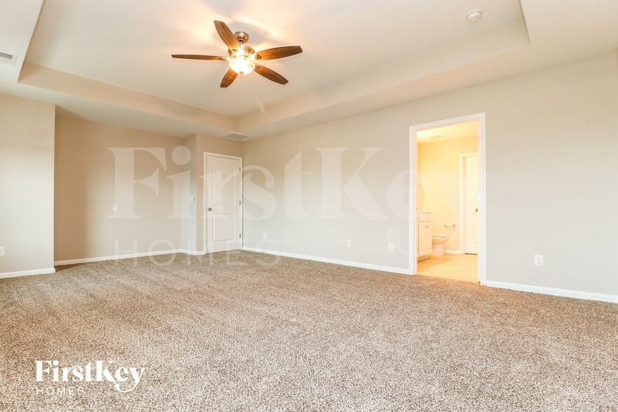 Building Photo - 244 Saxony Loop