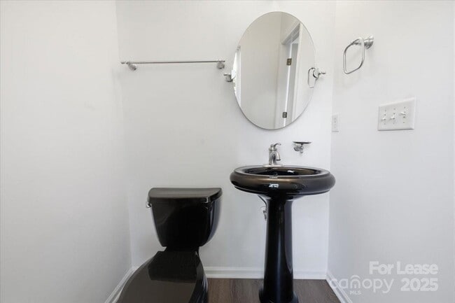 Building Photo - 7709 Sedgebrook Dr E