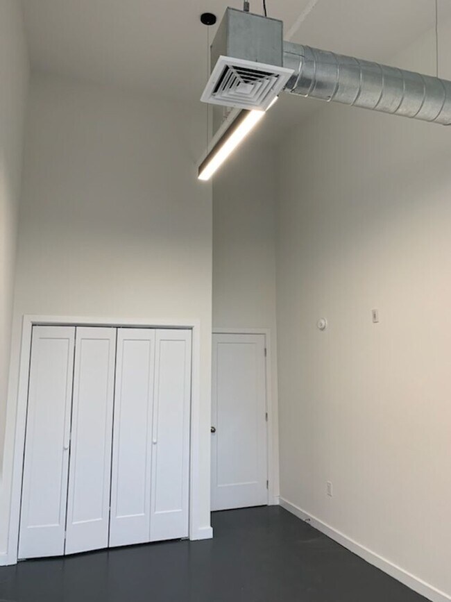 Building Photo - 1710 N 5th St