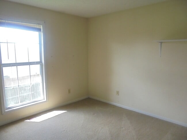 Building Photo - 100 Shara Dr