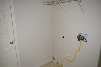 Building Photo - Tracy Home Available in Desirable Edgewood...