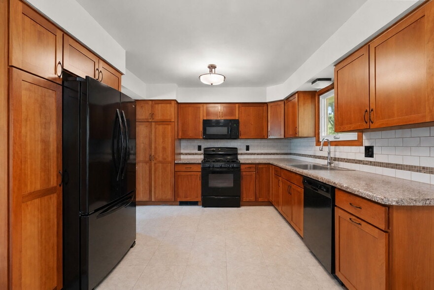 Building Photo - 3622 Rolling Hill Dr