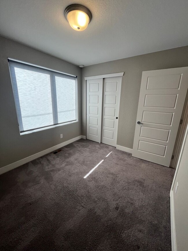 Building Photo - 2858 Hazel Ct