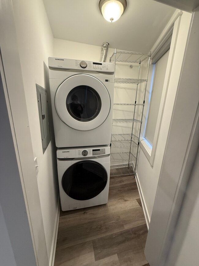 Building Photo - Busy Corner