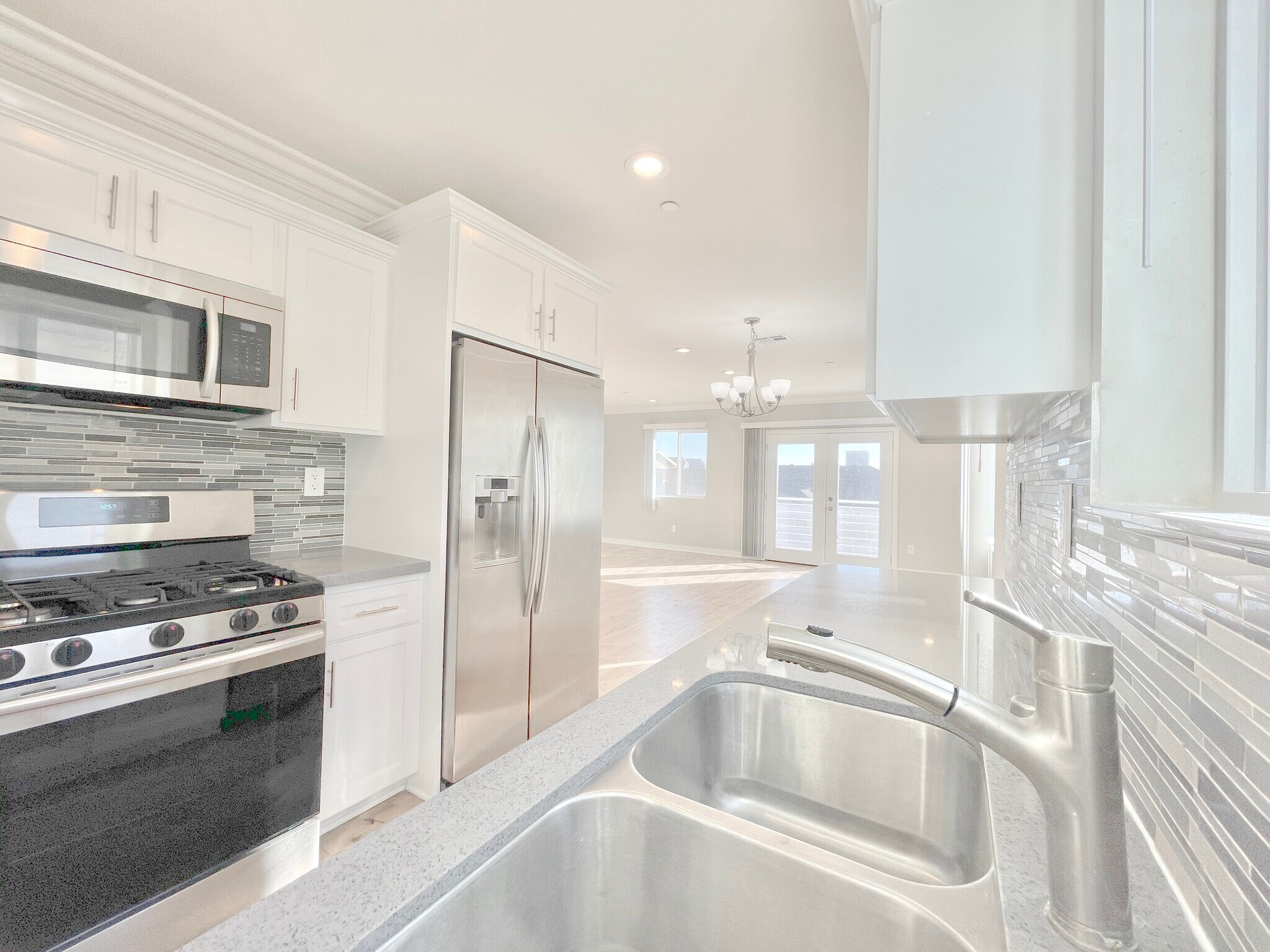 Building Photo - 4463 1/2 Rosewood Ave