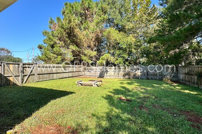 Building Photo - 2426 Houston Cir